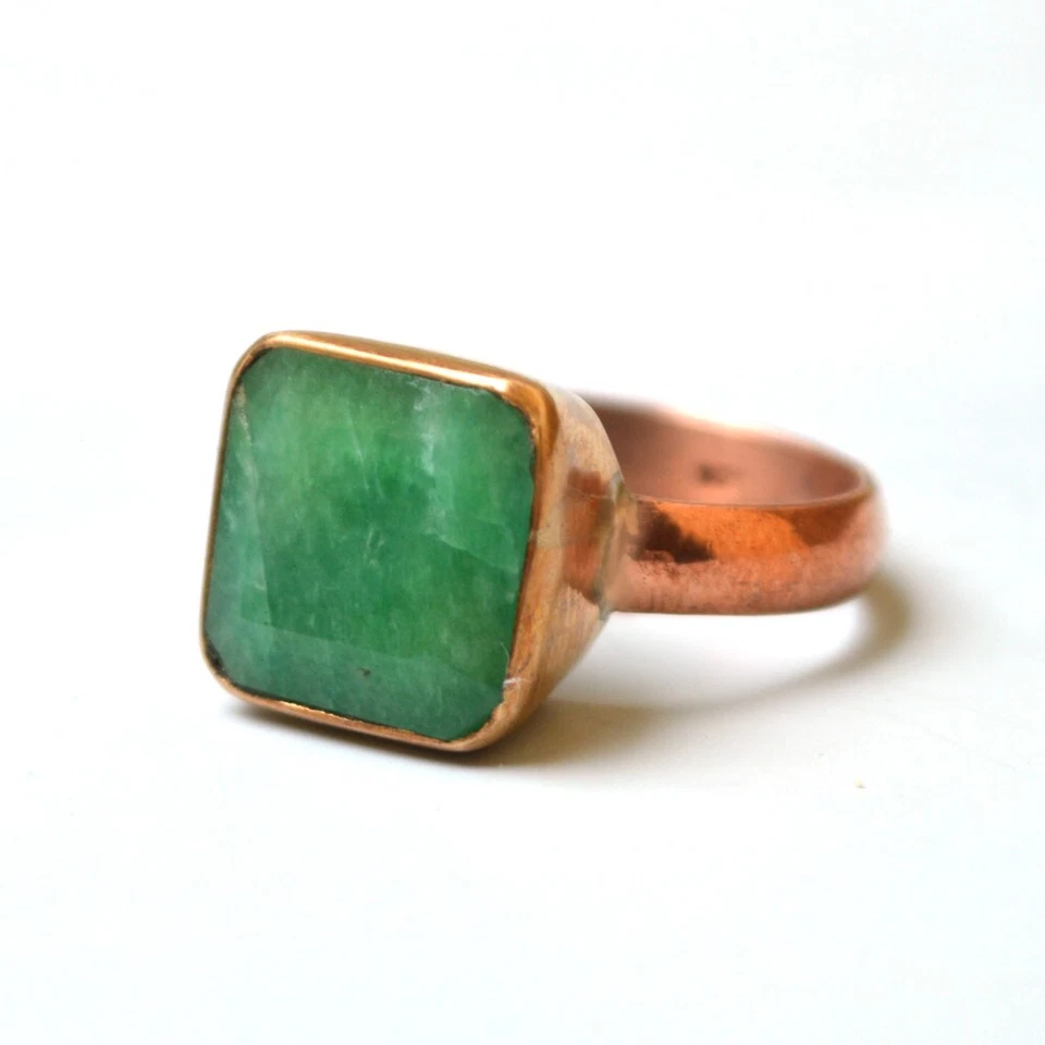 Anillo de regalo chapado en oro rosa de 18 quilates con piedras preciosas de esmeralda cruda de corte cuadrado talla 7 Foto 2 de 4