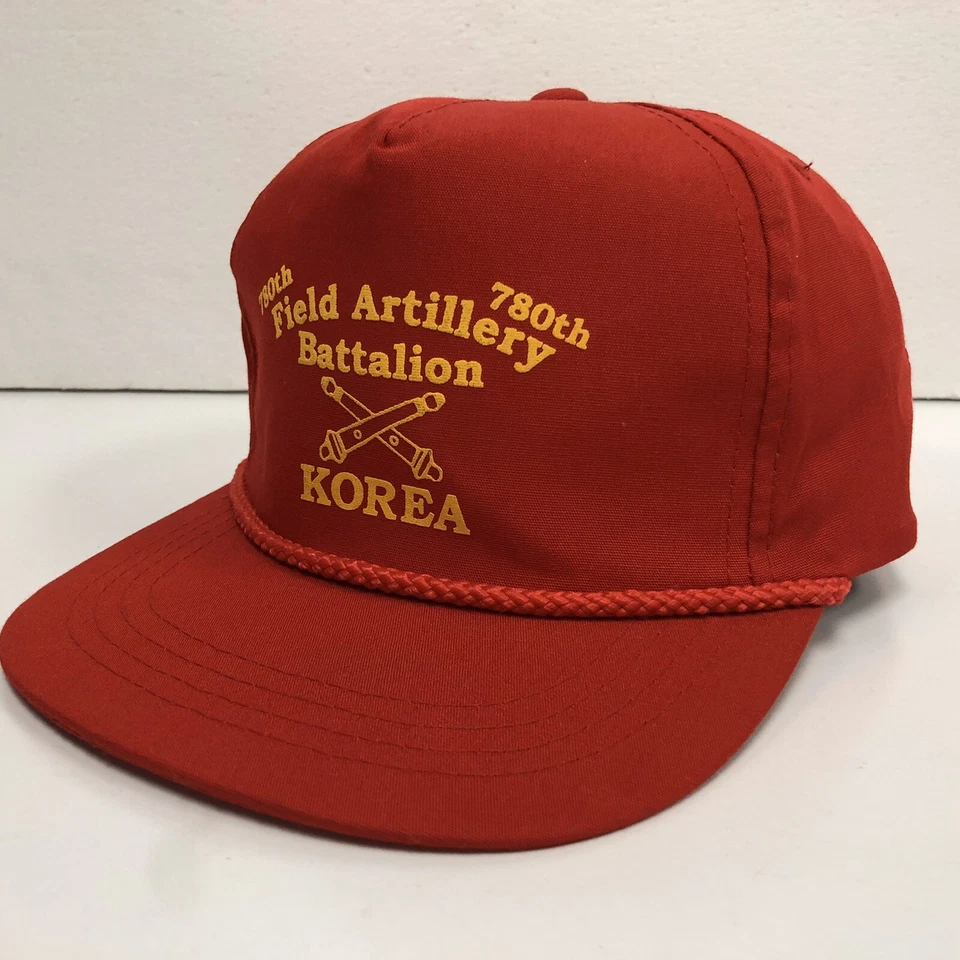 Винтажная бейсболка Yupoong Red 780th Field Artillery Battalion KOREA War новая из старых запасов  - Изображение 3 из 4