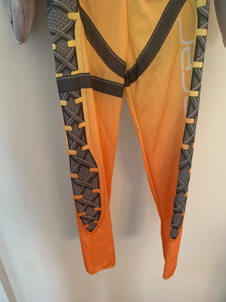 NUEVO CON ETIQUETAS Overwatch Tracer Disfraz de Lujo para Niño TALLA S (4-6X) Mono Chaleco Gafas Foto 4 de 4