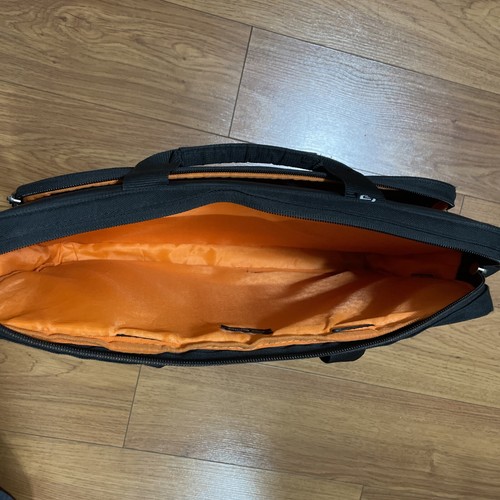 Solo New York Ace Slim Briefcase for 13'' To 15'' Laptop used Lightly with Strap - Picture 8 of 16