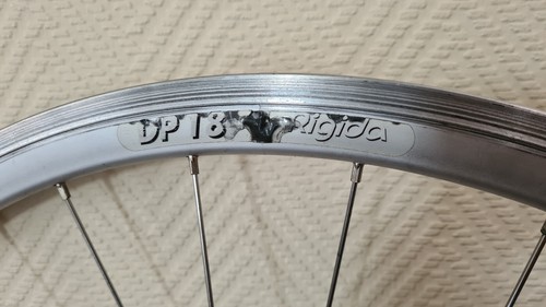 Shimano 600 Tricolor / RIGIDA DP 18 Rennrad Vorderrad. 700C. Clincher. - Bild 3 von 6