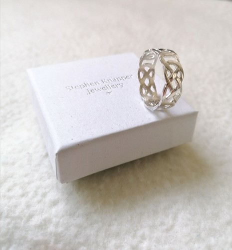 Solid Sterling Silver Irish Celtic Infinity Knot Design Band Ring Mens Womens - Picture 6 of 9