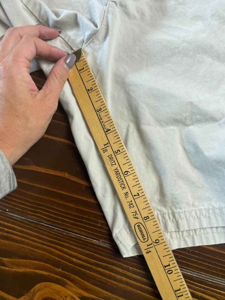 Columbia 女式短裤 10 码,棕褐色,正面平整口袋 — 第 4/4 张图片