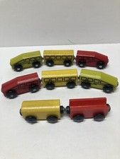 Lot of 8 Wooden Railway Train Cars Magnets Non Branded Compatible Brio / Thomas