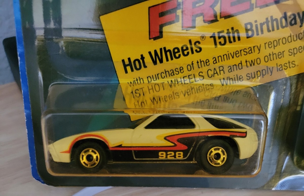 Hot Wheels special 15th birthday 3 car set with belt buckle