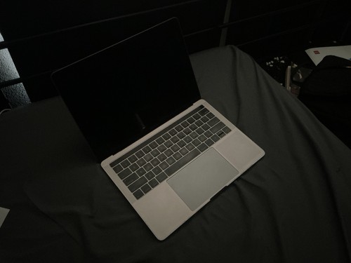 Apple MacBook Pro 15in Retina Silver i7 2.0GHz 8GB 256GB SSD (2015)