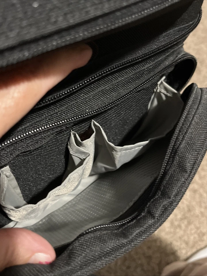 Lowepro Nova 1 相机单肩包 黑色 — 第 4/4 张图片