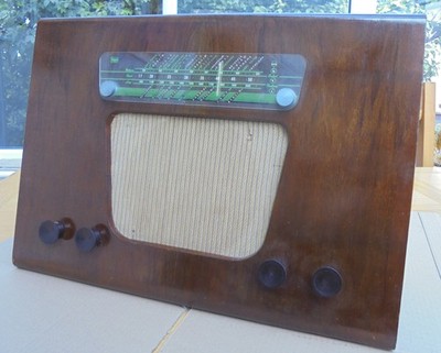 MURPHY VENTILRADIO Modell A130 (1949) AC NETZ - 3 BÄNDER - KLASSISCHE KEILFORM