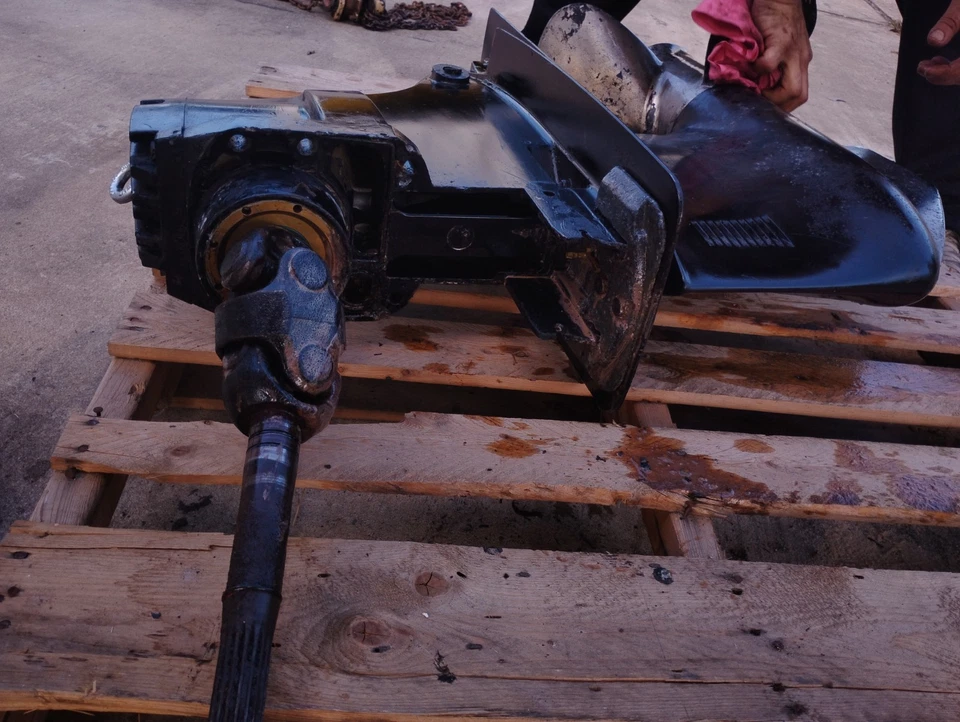 MerCruiser Bravo 2 Outdrive Relación 2.20 FUNCIONA BIEN BUEN ESTADO Foto 3 de 3