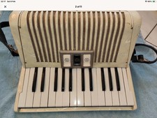 Hohner Student V 48 Bass In Good Condition   Condition With Case