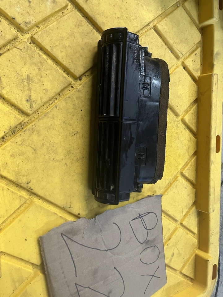 1985-1991 BMW 325e E30 передняя приборная панель центр кондиционер вентиляционная панель 13811471 - Изображение 3 из 4