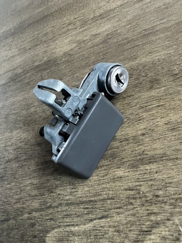 1998 Honda Passport used glove box latch
