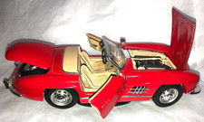 1:18 Burago Red Mercedes Benz Die Cast Convertible 300 SL Made in Italy