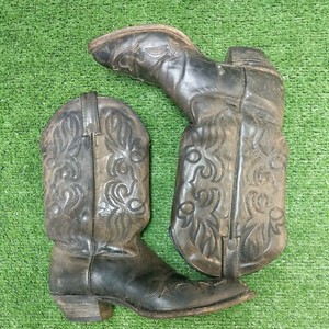 j chisholm boots