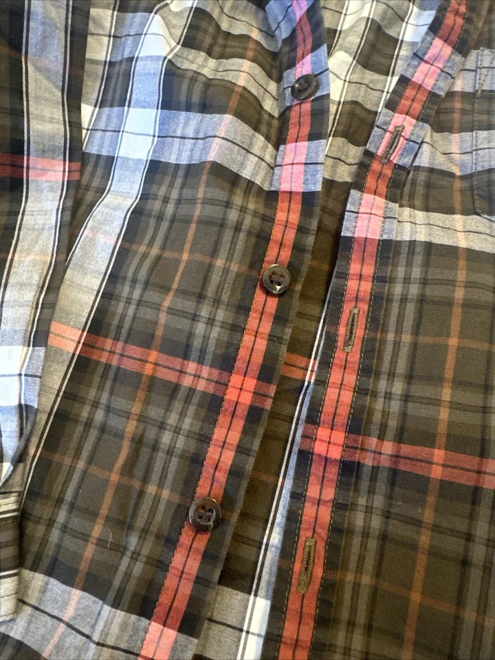 Camisa Burberry para niño a cuadros con botones delanteros talla 5 apenas usada con pantalones oliva talla 4 Foto 4 de 4