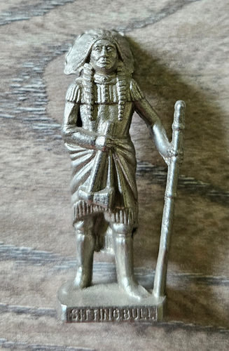 Ü Ei Metallfigur - Sitting Bull - Sammlungsauflösung