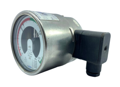 WIKA GDM-100 233.52.100 821.2.2.2 Gas Pressure Temperature Density      #E2