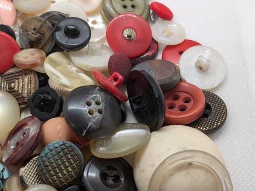 Lot Vintage Buttons Various Sizes, Colors & Designs for Sewing, Jewelry & Craft - Picture 9 of 19