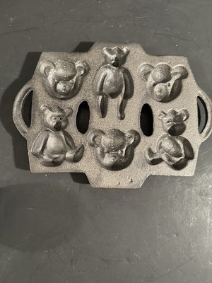Vintage John Wright Cast Iron Teddy Bear Corn Bread Or Muffin Pan
