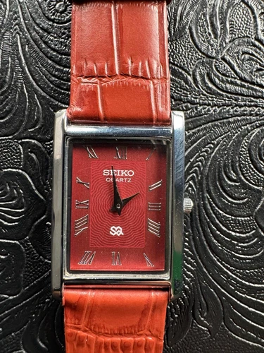 RARE RED DIAL WITH SILVER CASE Vintage Seiko Slim Quartz Men’s Wrist Watch