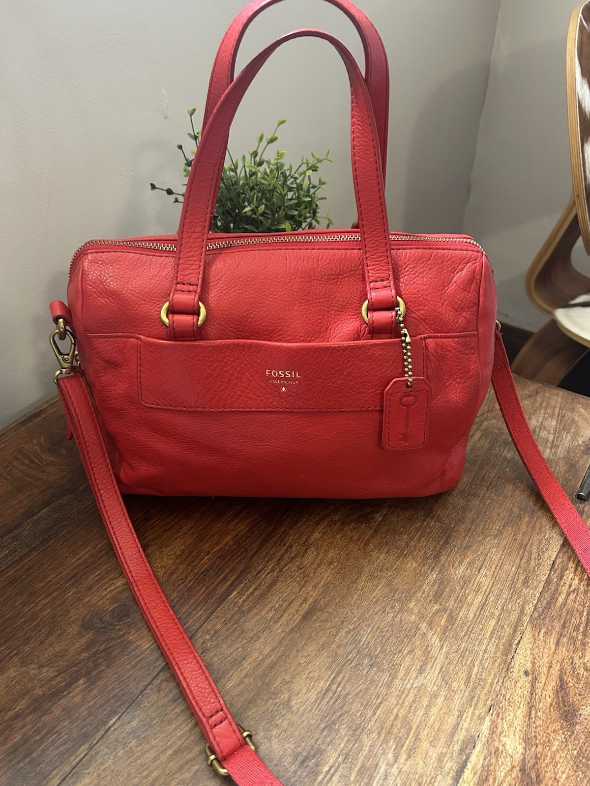 Fossil Amanda satchel, featuring gold-toned hardware. R70712 image 3