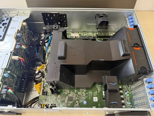 Dell EMC PowerEdge T640 32BAY 2x oro 6254 18 core 3,10 GHz 256 GB 2x 300 GB H730P - Foto 6 di 7