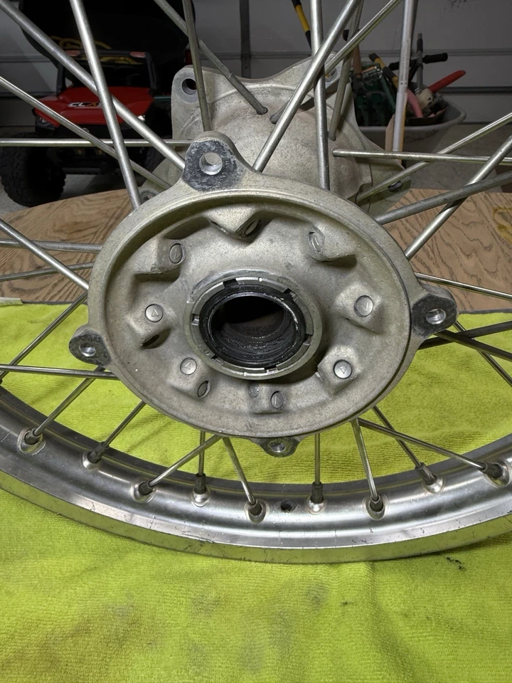 CR 250r 2003 rueda trasera Foto 2 de 4