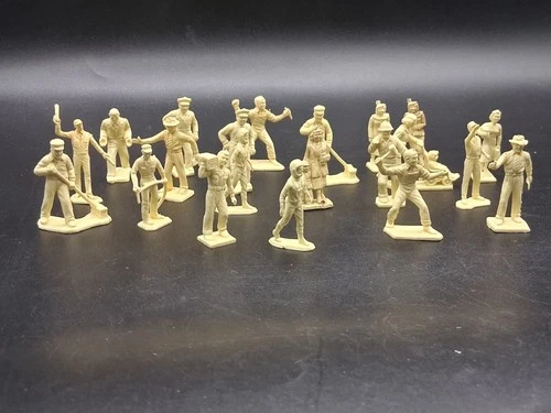 Vintage 1950s-60s Marx Service Center & Other Set Figures 1½" Tall Lot Of 21