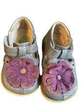 LIVIE LUCA Sandals Shoes Size 5 Gray Purple Leather Blossom T Straps
