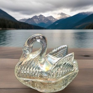 VTG Iridescent Glass Nesting Swan Lidded Candy Dish Hvy Solid 5" K'S collection