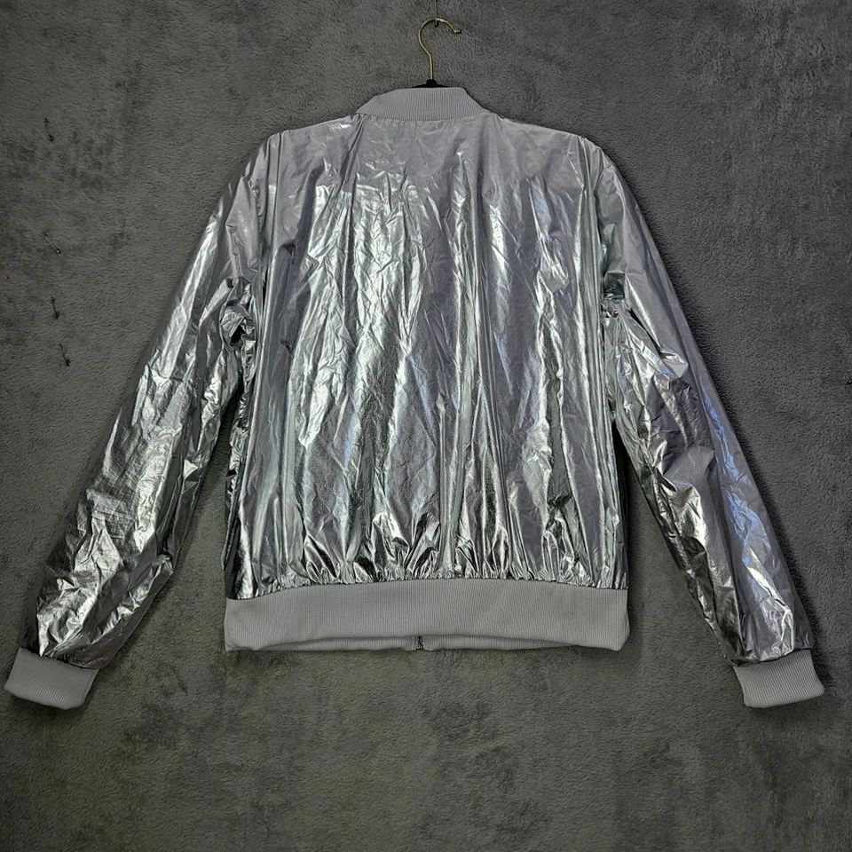 Chaqueta Victoria Secret Sport Líquida Plateada Forrada Metálica Cremallera Bolsillos Talla L Nueva Sin Etiquetas  Foto 2 de 4