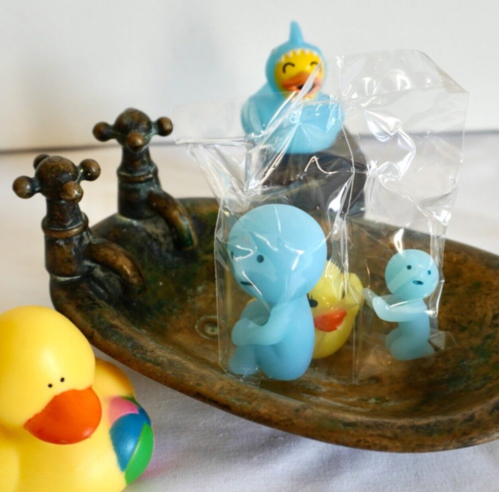 Smiski BATH Series Glow-in-the-Dark Scrubbing Figure Blue Collectible Free US Shipping