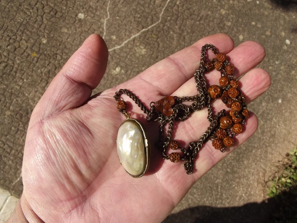 ancien collier œuf en nacre porte chapelet rosaire en bois sculpté XIX eme - Photo 4/4