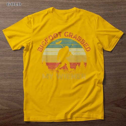 Funny Retro Bigfoot Design Hilarious Bigfoot Grabbed My Wiener T-Shirt - Bild 4 von 12