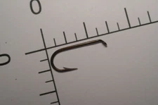 100 MUSTAD #9 TROUT Fly Tying Hooks TD TAPERED EYE RUSTPROOF OUTPOINTED 3984 H