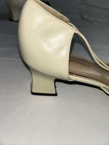 Women’s Cream Naturalizer Dress Shoes With Block Heel Size 11M - Picture 10 of 21