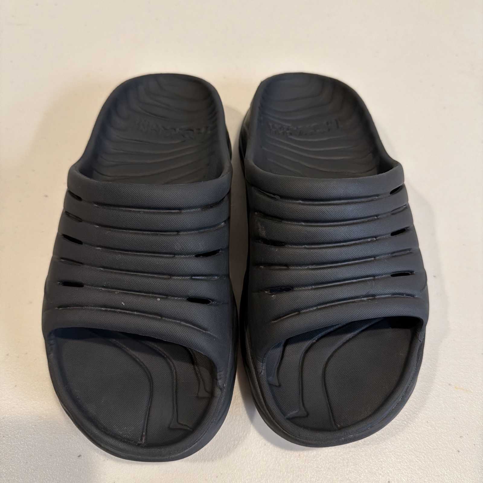 Hoka One One Ora Recovery Slide Sandals Womens Size 8 Black Comfort Sports Shoes thumbnail 2