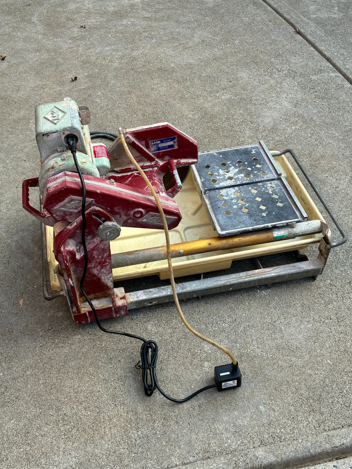 TILE SAW MK 101 series with diamond blade and in great shape