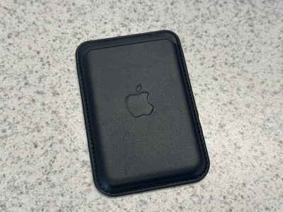 iPhoneアクセサリー iPhone leather wallet black Apple iPhone Leather Wallet with MagSafe - Black for sale