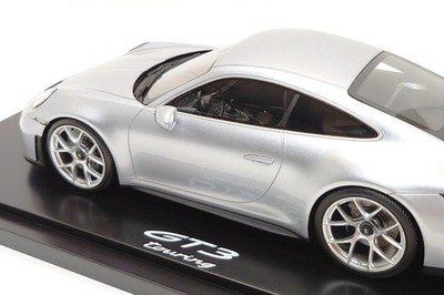 Spark 1:18 Porsche 911 GT3 Touring (992.2) in Polar Silver (Dealer