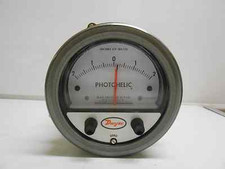 DWYER 3002 PHOTOHELIC PRESSURE GAUGE  AMPLIFIER-RELAY UNIT