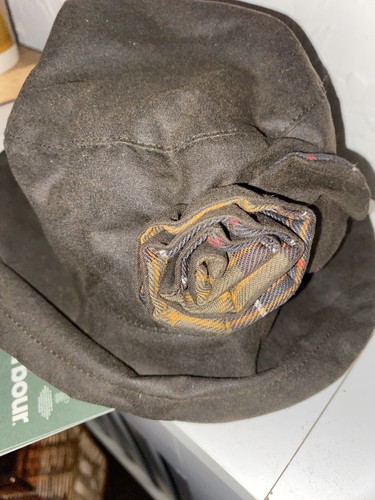 Cappello cerato Barbour VALERIE grande dettaglio bordo rosa con prova caccia country tiro - Foto 2 di 9