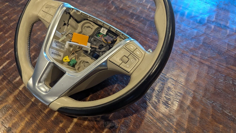 Volvo OEM S60, S80, V60, V70, XC60, XC70 Steering Wheel 3 Spoke w/Gear Paddles - Image 2 of 4