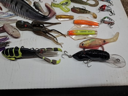 MIXED FISHING LURES X 70 VERY SMALL TO LARGE INC. TASSIE DEVIL - Picture 14 of 22