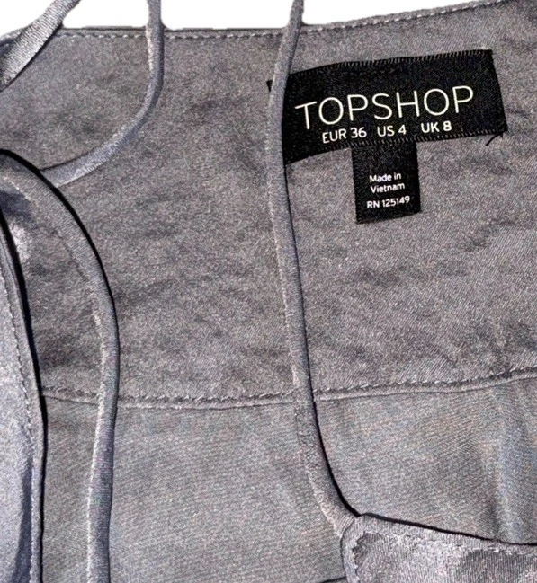 Blusa sin mangas Topshop gris satinado cami talla 4 pequeña festoneada cuello en V satinado Foto 4 de 4