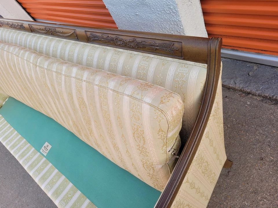 Sofá sofá Sheraton inglés antiguo vintage de nogal americano caoba y arce 80" Foto 4 de 4