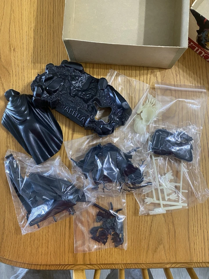 1969 Aurora Dracula Glows In The Dark  Model Kit, Mint In Box - Image 4 of 4