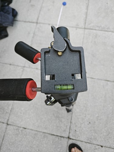 Calumet Heavy Duty Professional Tripod - Picture 9 of 11