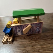 Thomas  Friends Wooden Railway Arlesdale Barrel Co. Loader w/ Barrels  Car