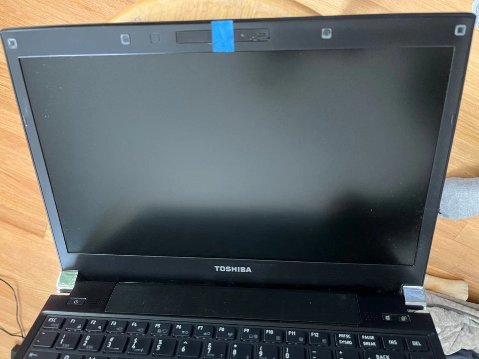 Toshiba Portege R930 13.3" | i5-2.6GHz | 4GB 240GB SSD Windows 10 Pro Foto 2 de 4